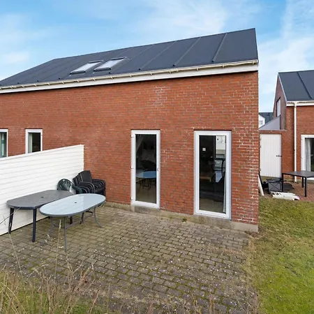 Eick - 2-5km From The Sea By Interhome